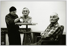 Stanley Roseman sculpting Lino, retired bricklayer, age 93, France, 2007. Photo  Ronald Davis   